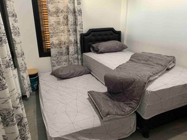 เตียงด้านบนขนาด 100 ซม. และเตียงด้านล่างขนาด 100 ซม.