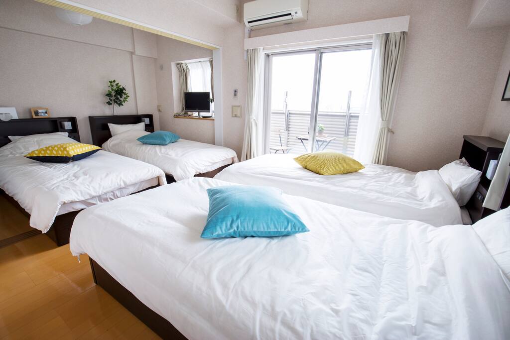 Very sunny comfy room