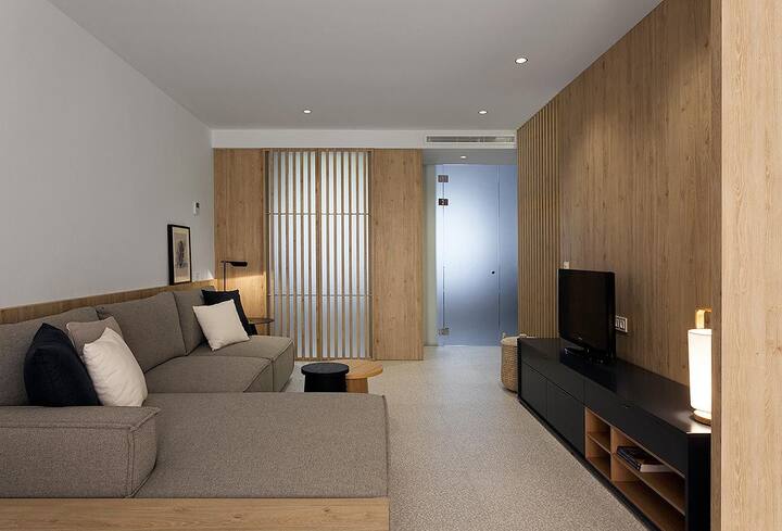 Amplio salón con decoración mediterránea en la Costa Blanca, ideal para relajarse después de la playa