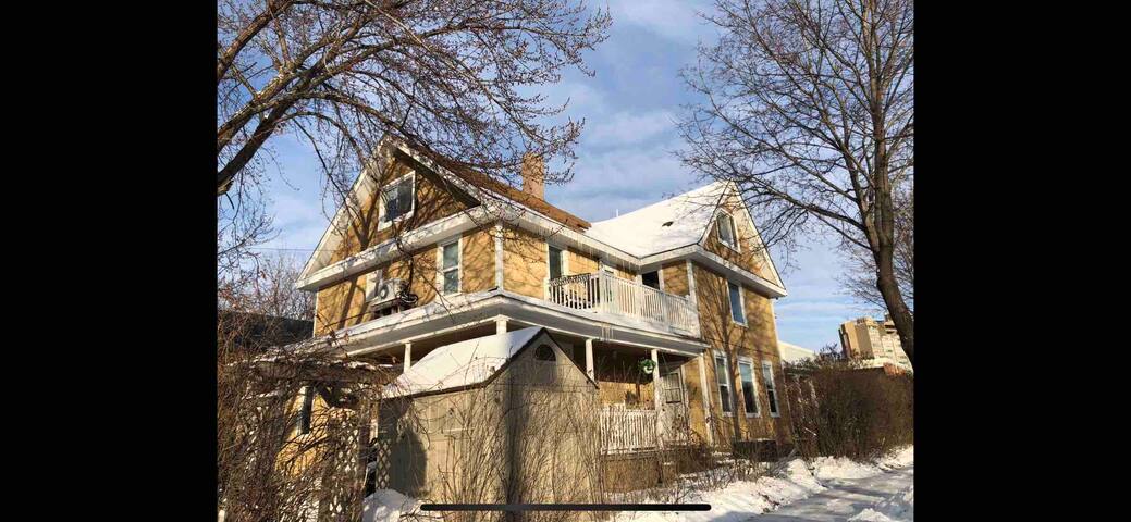 Entire 8BR Historic Mansion in the NE Arts Dist