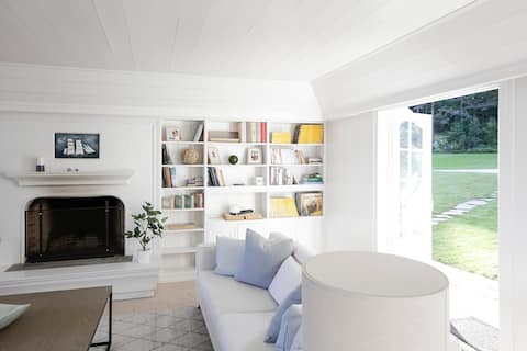 Popular Airbnb listing: Breathtaking Beach Home w/Pool, Private Bay & Boat in Lillesand