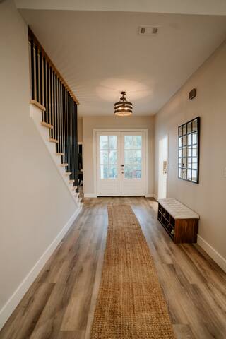 Lake Travis Waterfront – Sleeps 16 – Space for All gallery image 3