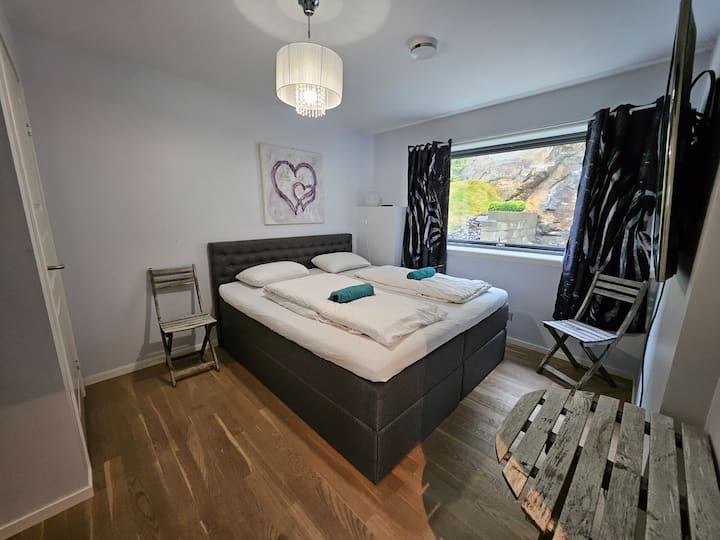 Dhoma kryesore e gjumit 2. Kati, tualet i veçantë ngjitur.