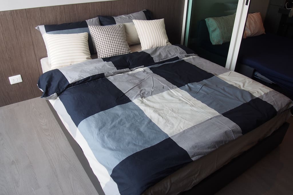 QueenSizeBed for2Guest
