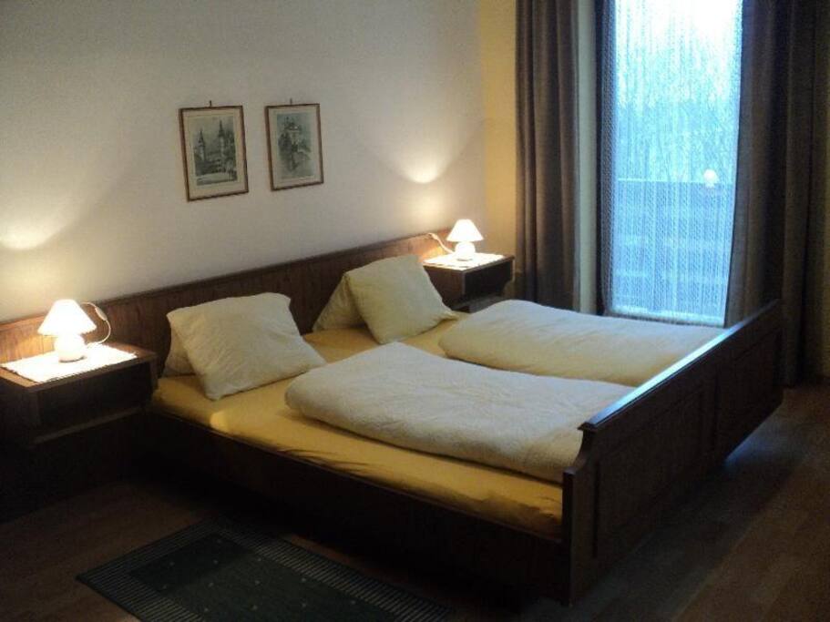 Schlafzimmer mit Balkon