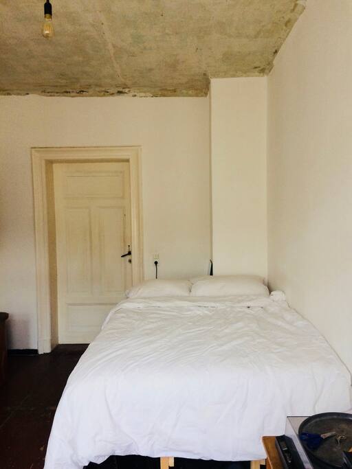 Schlafzimmer 1