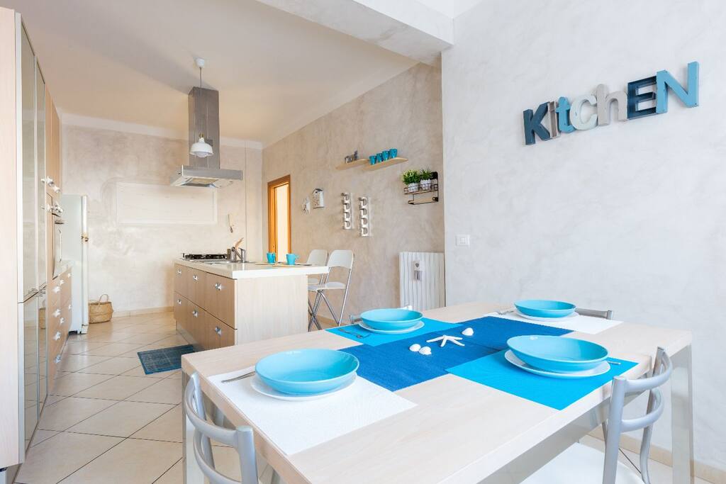 Cucina con isola centrale