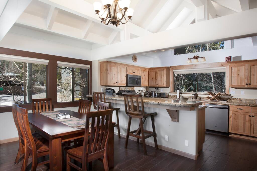 Dining/kitchen area