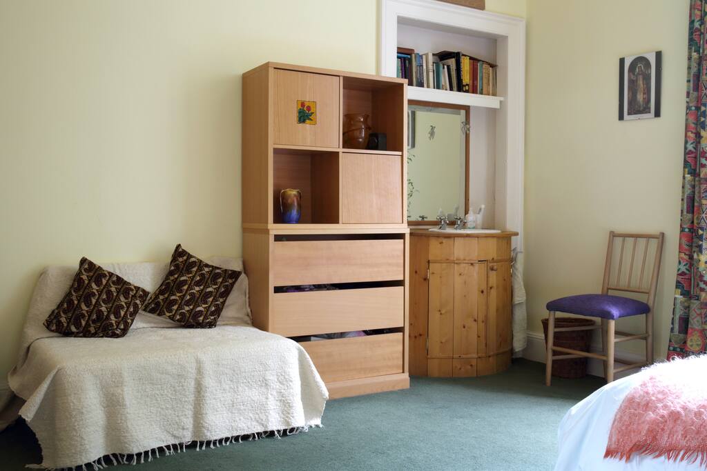 Large double/family room with wash basin and fold out small single bed
