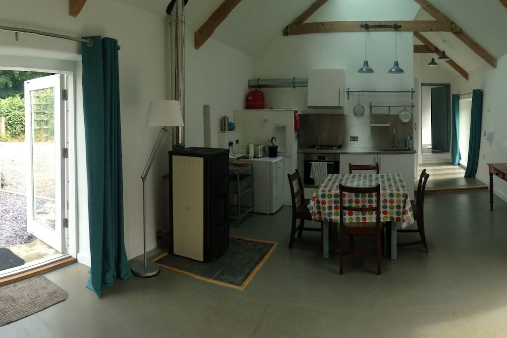 Panorama - kitchen and sitting area