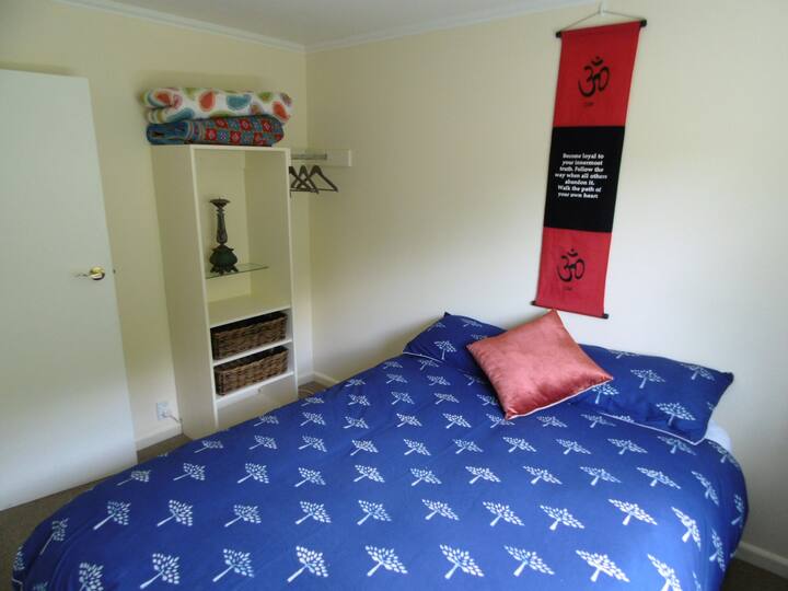 Fantails Waterfront Retreat 18 Lady Barkly Grove Split Apple Rock Kaiteriteri Bayleys Realty Group
