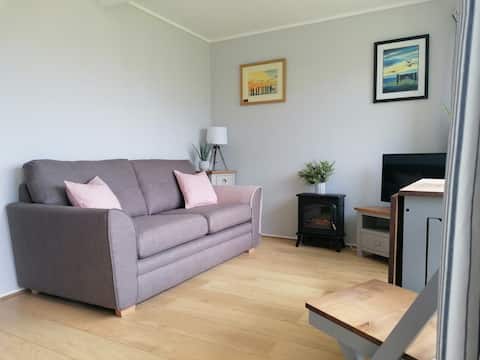 Popular Airbnb listing: Entire cosy comfortable chalet near the sea in Heacham
