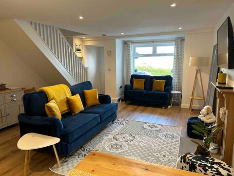 Popular Airbnb listing: No. 3 Laneside - Viewtastic cottage nr Whalley in Hyndburn