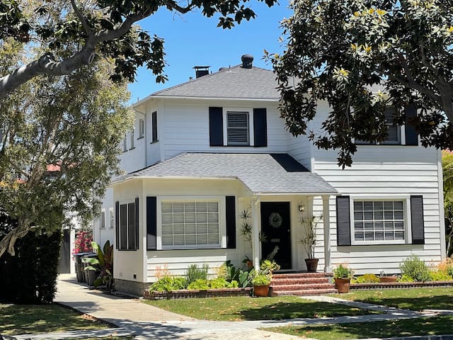 Big House at the Beach / Near Convention Center