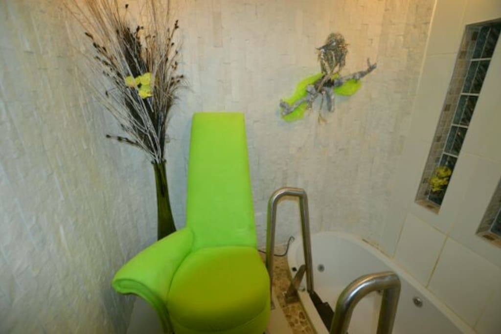 Spacious Deluxe - Bathroom