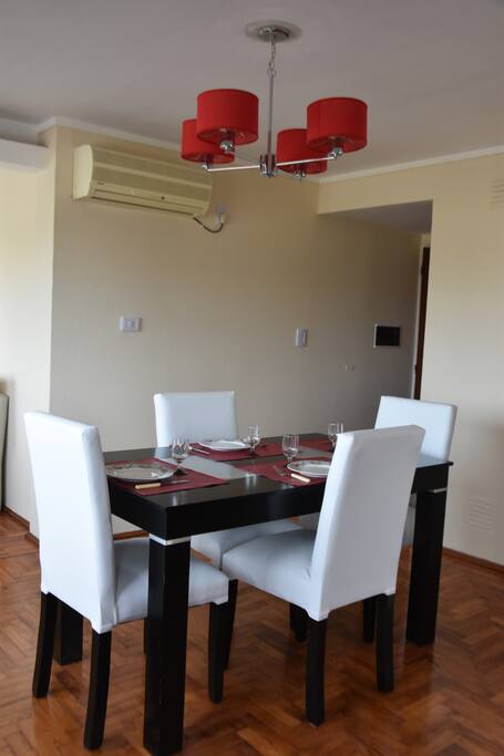 Comedor preparado para 4 pasajeros/lounge ready for 4 guests