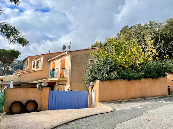 Maison Vue Mer Avec Terrasse Et Places De Parking - Cavalaire-sur-Mer