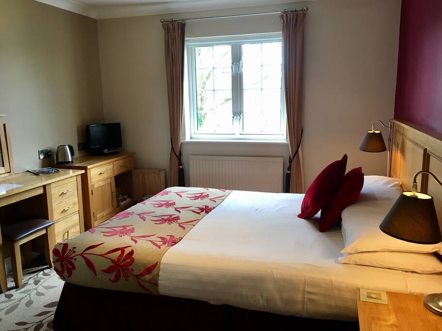 Room 4 with garden view