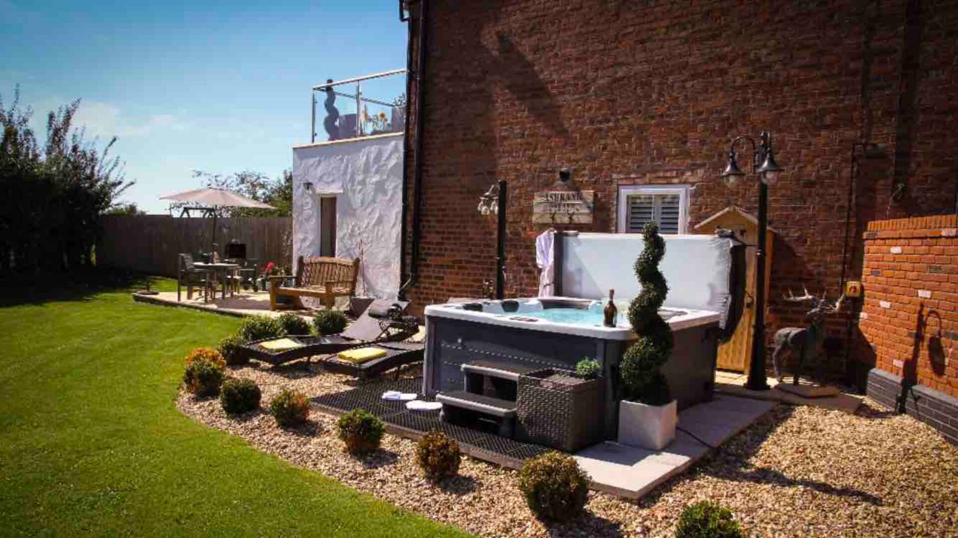 Stunning views, Hot tub, 5 mins to Chester