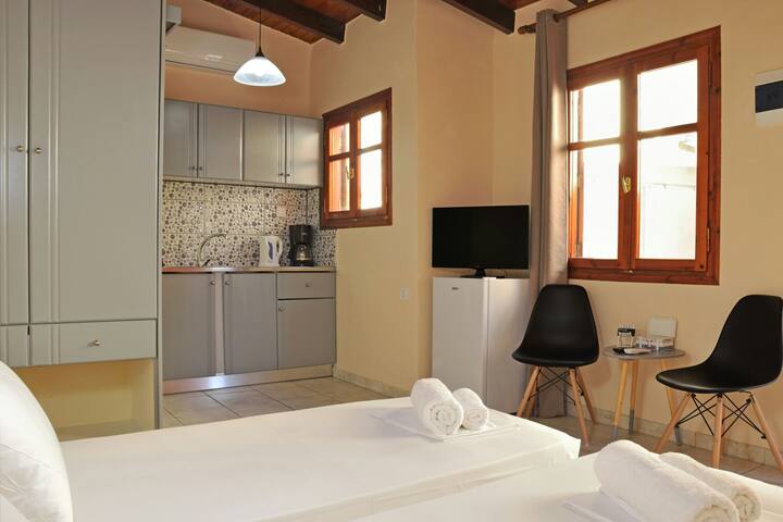 MANOS STUDIOS 4