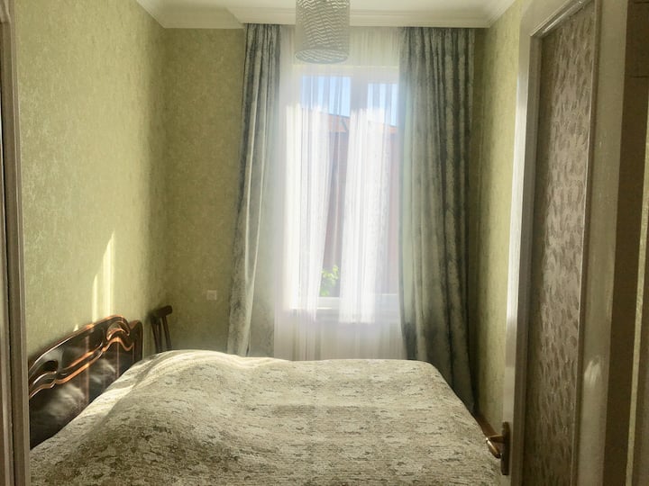 1号卧室配备标准双人床