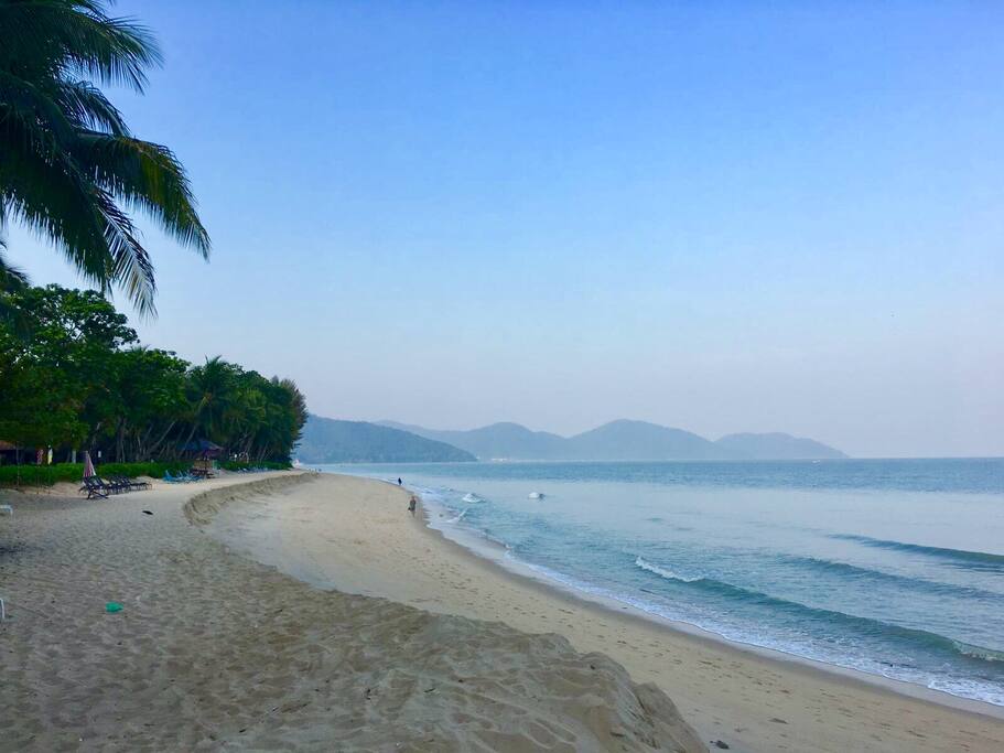 The Ferringhi sandy beach is only 2 min walk away...