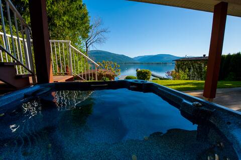 Beautiful Shuswap Waterfront Lakehouse in Sorrento