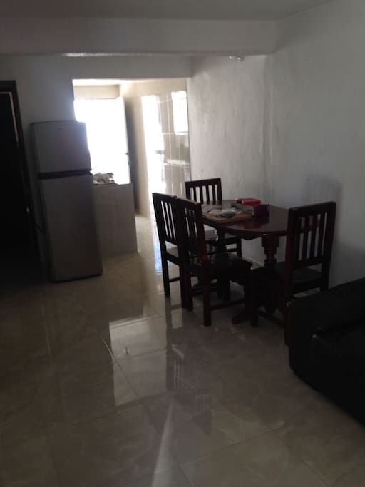 Foto tomada desde la sala hasta la puerta del patio
