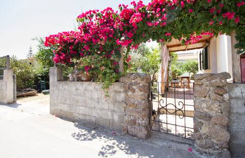 Villa 1km sea with garden