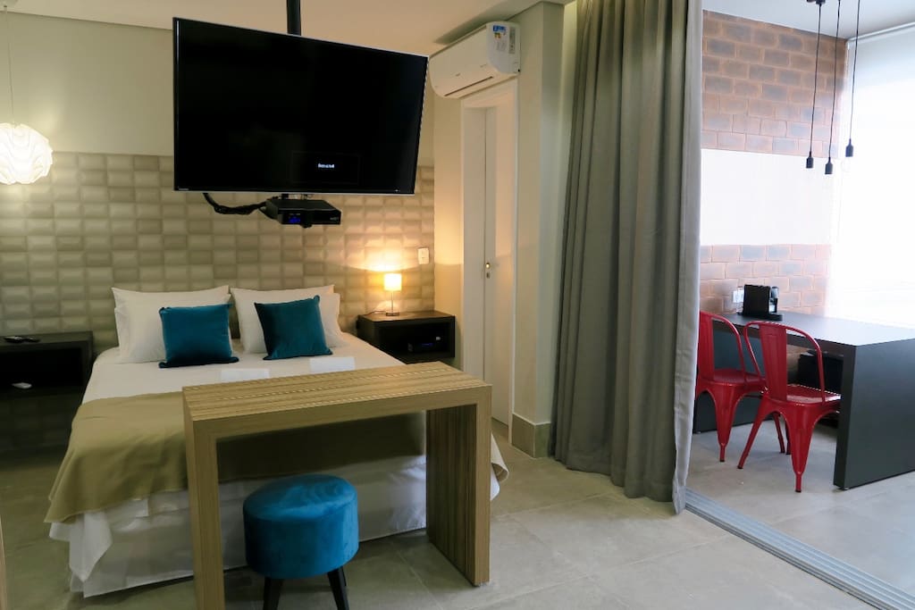 Cama Box Queen Size/TV Smart Netflix