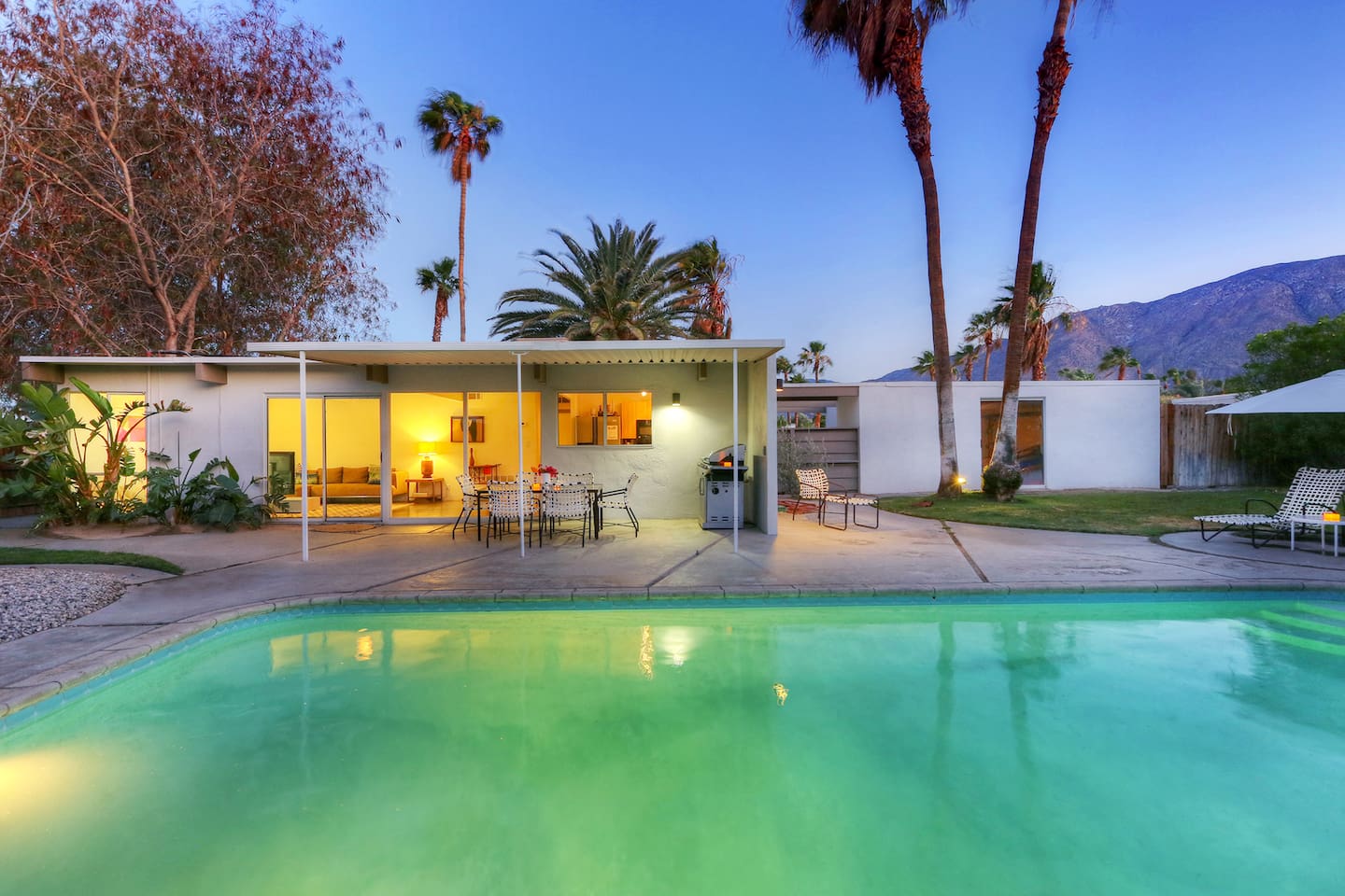 Mid Century Modern Alexander Home Houses for Rent in Palm Springs