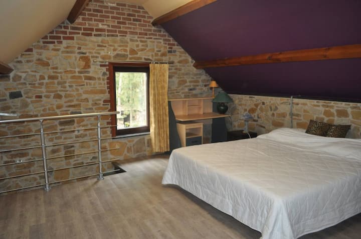 la habitación y la cama "king size".....