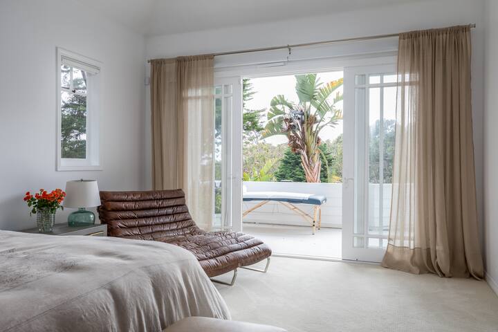 Luxury Beach Ocean View House, steps to the beach gallery image 5