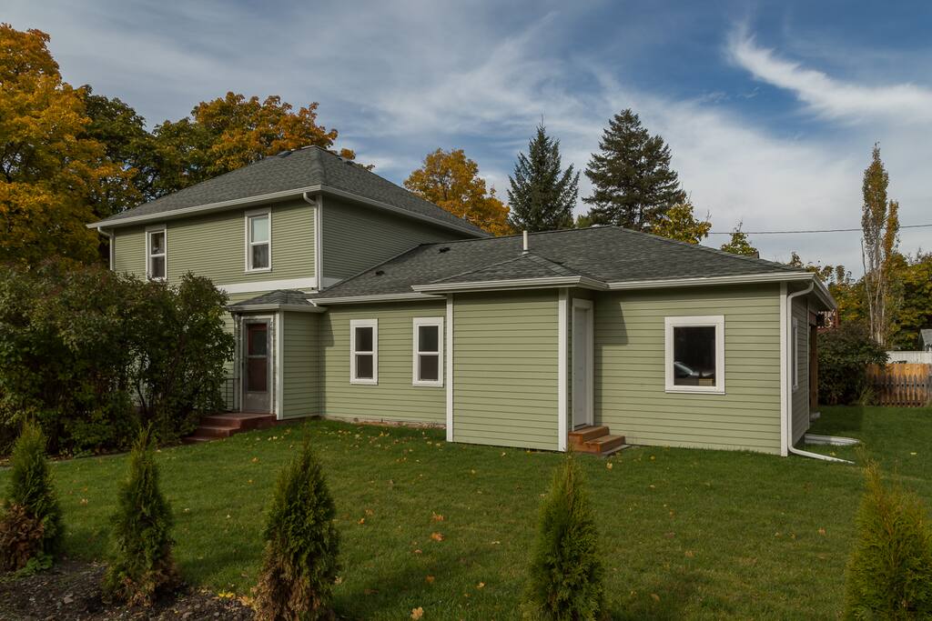 Side yard with storage shed, containing bikes and yard games