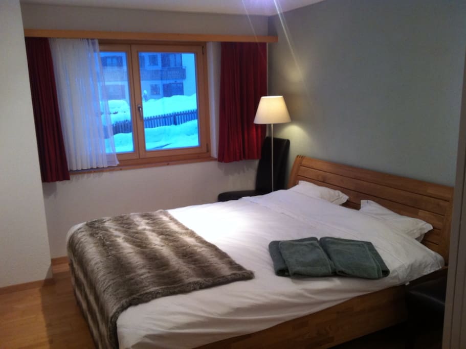 Double bedroom 2 (180 cm bed)
