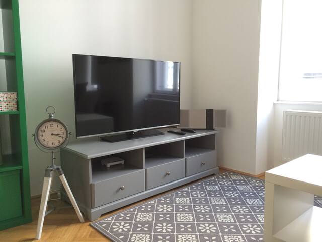 Lovely City Apartment gallery image 2