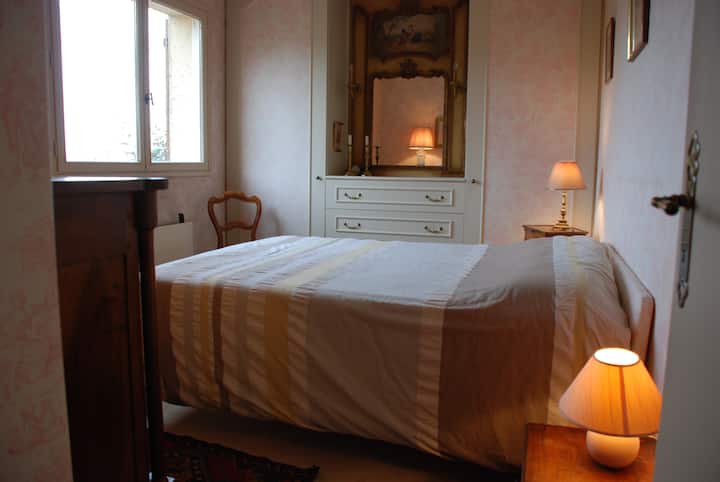 ห้องนอนอีกห้องอยู่ที่ชั้นล่าง