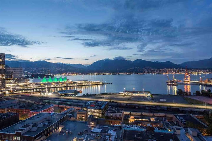 Panoramic Ocean View• walk to Cruise & Stadium