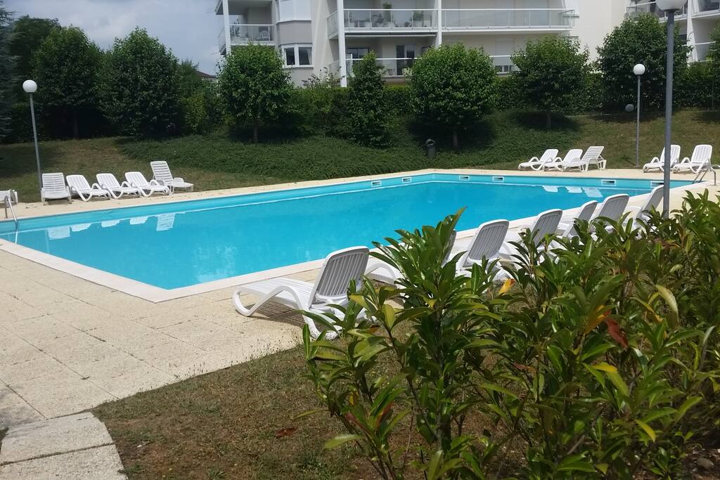 Grande piscine commune