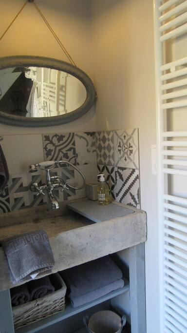 Salle d'eau chambre 1