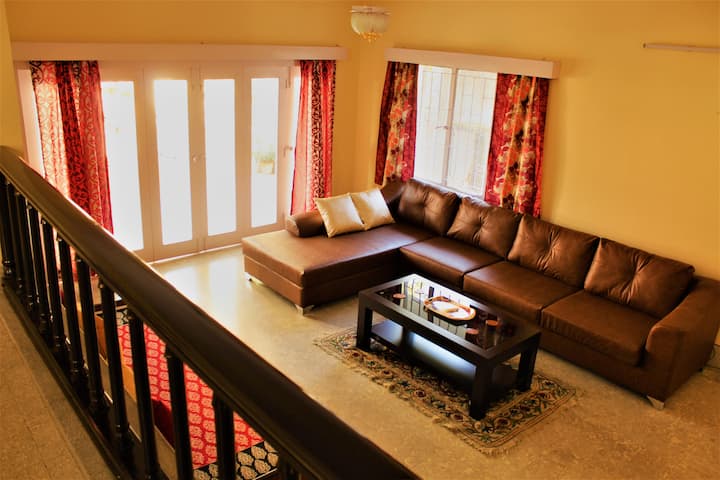 Huge, Spacious, Unique Apt in the Heart of Kolkata with private bathtub in Kolkata