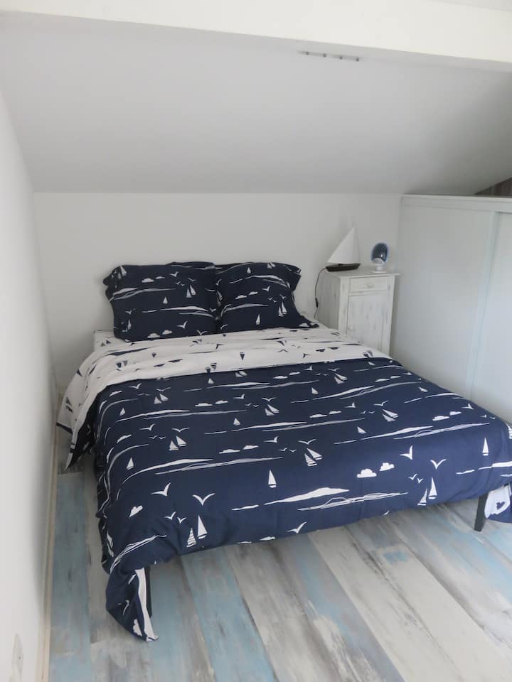 חדר שינה ראשון למעלה