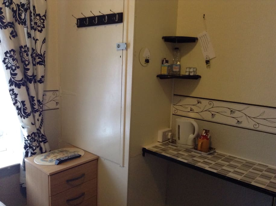 COZY DOUBLE ENSUITE AIRBNB ROOM 1