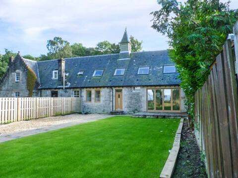 Fantastic Cottage in Loch Lomond National Park