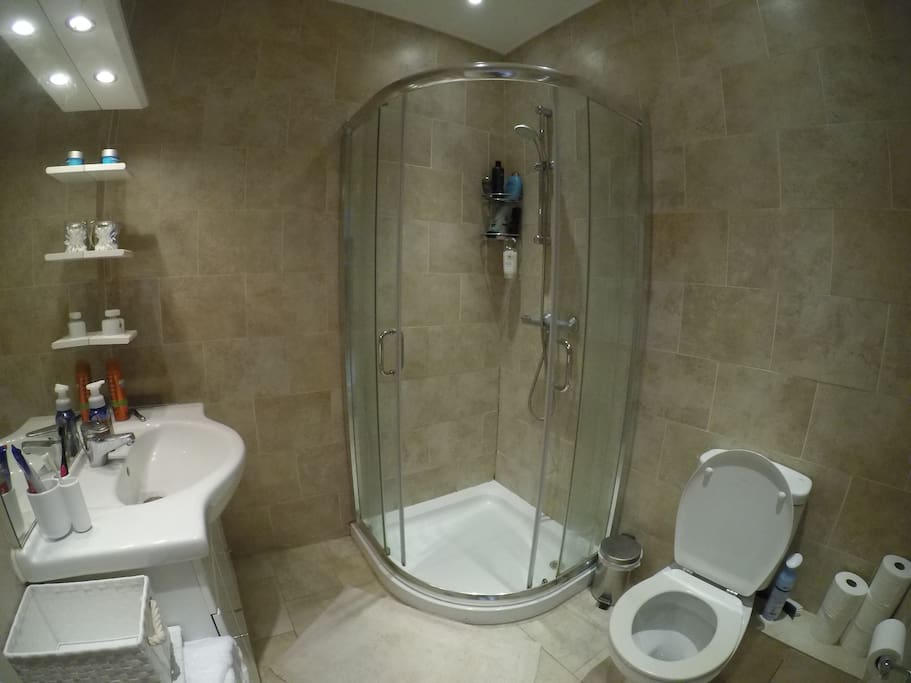 Amenity-included bathroom