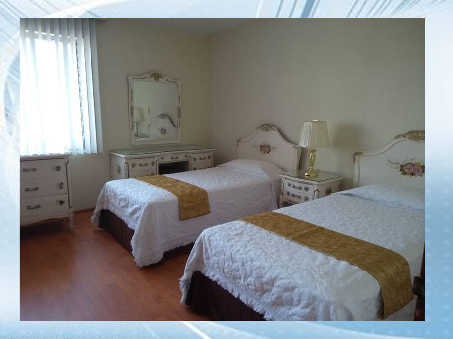 Habitación #2, amplia y bonita para 2 personas / Nice & Spacious room #2 for 2 people