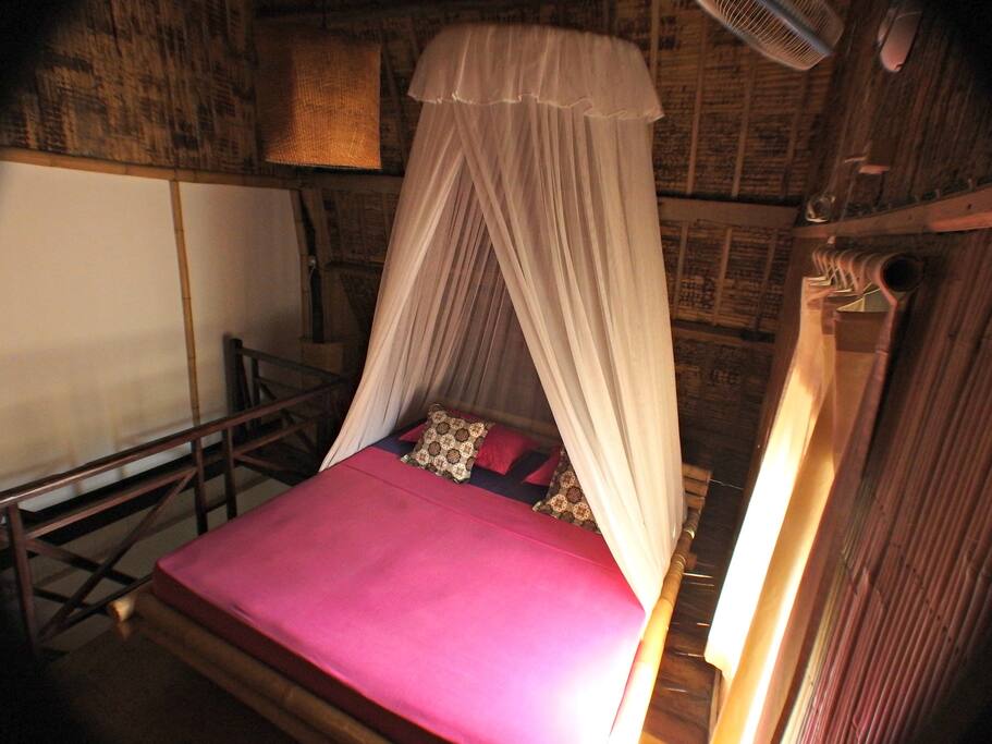 Traditional accomodation in Gili Trawangan / Mama J's Saffron Cottage SLEEPING AREA: can accommodate three guests maximum.