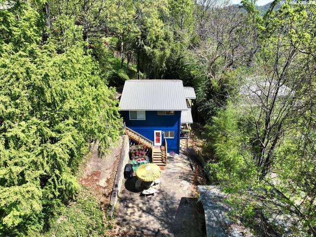 Two Separate DT Asheville MNT Chalets-Zurich 9A&9B gallery image 4