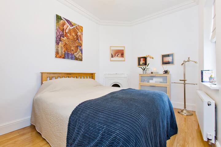 A beautiful cottage in the heart of Dublin! gallery image 4