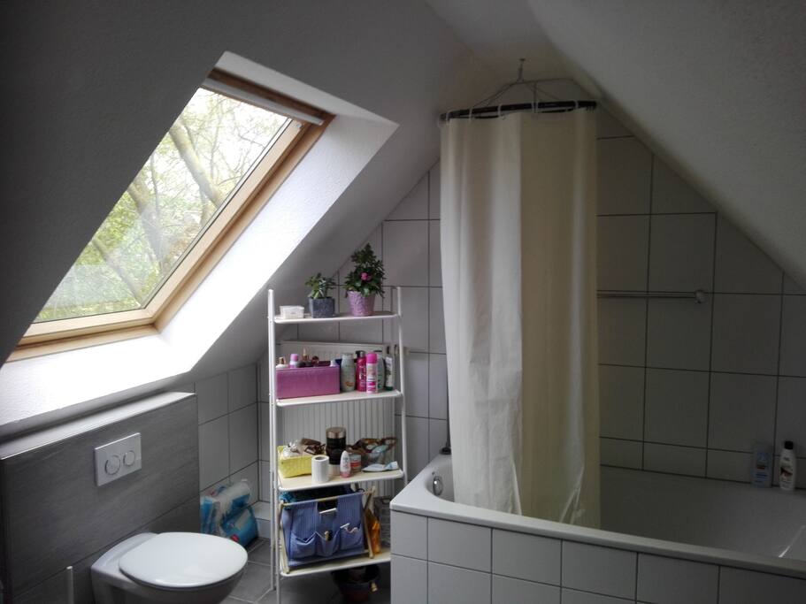 Helles Badezimmer
